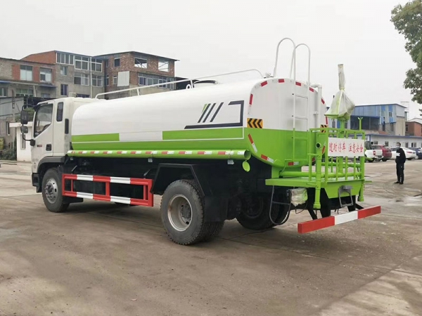 國(guó)六15方福田灑水車(chē)